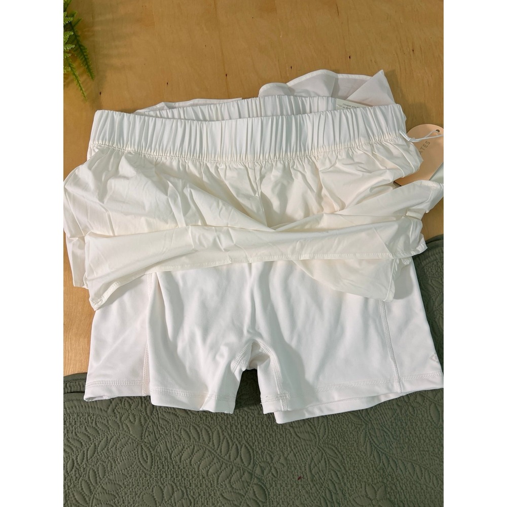 Blogilates Ruffle Athletic Shorts White Size Large NWT - Picture 4 of 8